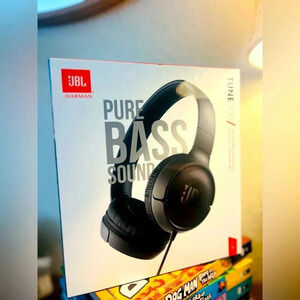 JBL T500 Casual Listening On Ear and Over Ear Headphone with One Button Remote